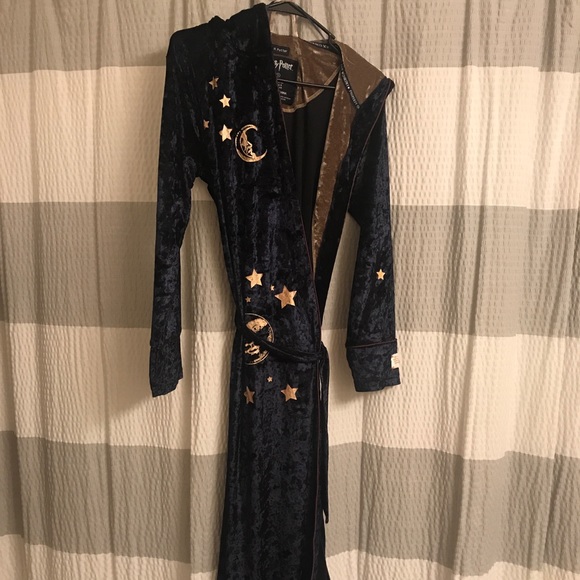 Primark Intimates Sleepwear Hogwarts Crushes Velvet Dressing Gown Robe Poshmark